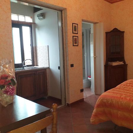 Mirella'S House Viaverona อาร์เดีย ภายนอก รูปภาพ