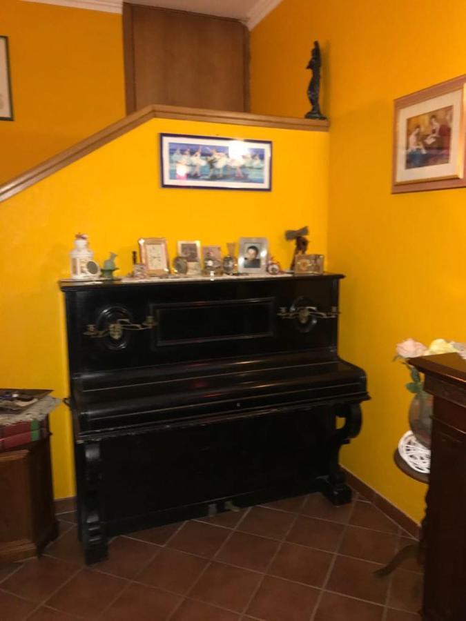 Mirella'S House Viaverona อาร์เดีย ภายนอก รูปภาพ