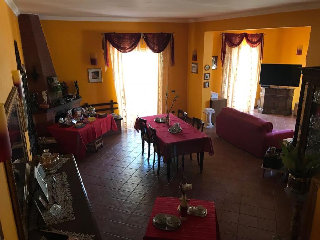 Mirella'S House Viaverona อาร์เดีย ภายนอก รูปภาพ