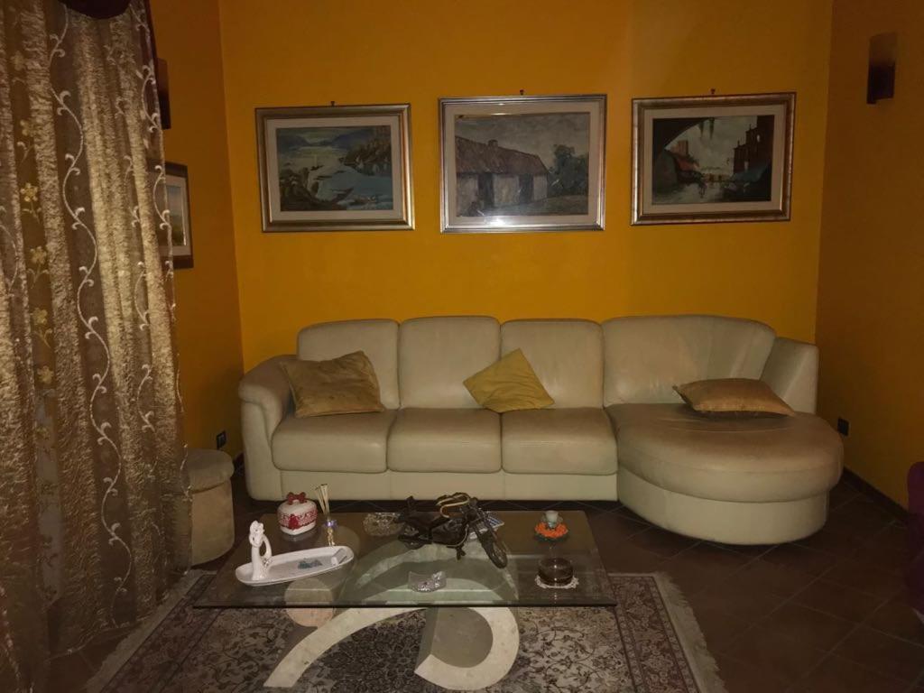 Mirella'S House Viaverona อาร์เดีย ภายนอก รูปภาพ